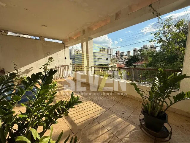 Casa com 400m² 4 quartos e 4 banheiros, à venda ou para alugar, no bairro Vila Flores em Bauru