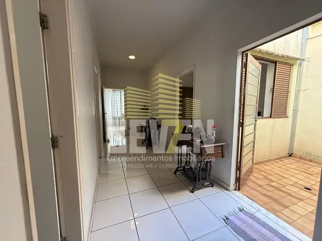 Casa com 400m² 4 quartos e 4 banheiros, à venda ou para alugar, no bairro Vila Flores em Bauru