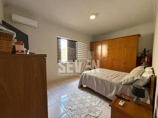 Casa com 400m² 4 quartos e 4 banheiros, à venda ou para alugar, no bairro Vila Flores em Bauru