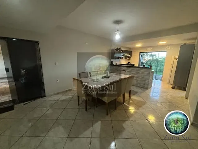 Casa com 250m² 3 quartos e 4 banheiros, à venda, no bairro Vossoroca em Votorantim
