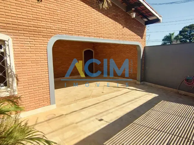 Casa com 250m² 3 quartos e 2 banheiros, à venda, no bairro Jardim Sônia em Jaguariúna