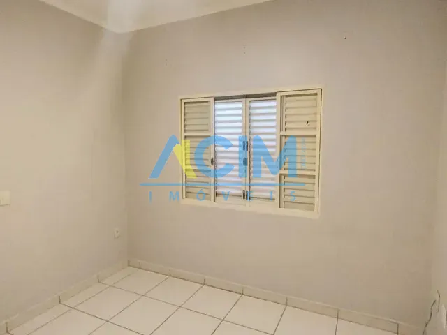 Casa com 250m² 3 quartos e 2 banheiros, à venda, no bairro Jardim Sônia em Jaguariúna