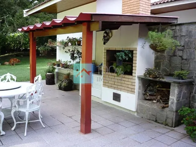 Casa com 2800m² 4 quartos e 3 banheiros, à venda, no bairro Jaguaribe em Campos do Jordão
