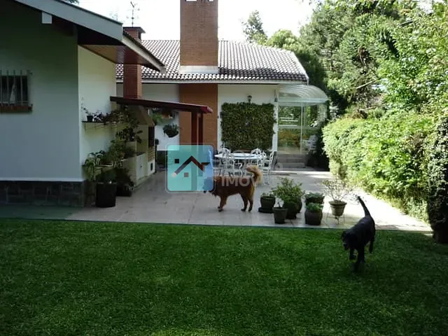 Casa com 2800m² 4 quartos e 3 banheiros, à venda, no bairro Jaguaribe em Campos do Jordão