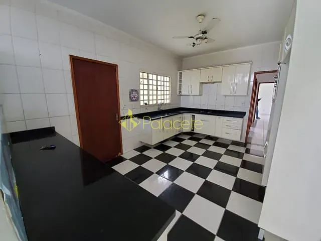 Casa com 150m² 3 quartos e 1 banheiro, à venda, no bairro Jardim das Monções em Taubaté