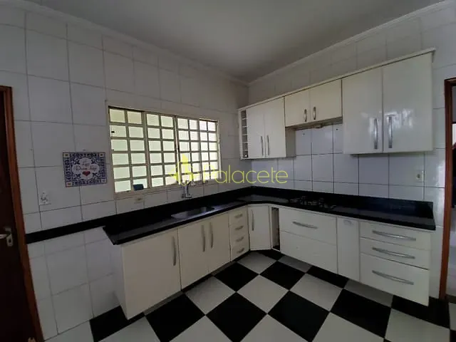 Casa com 150m² 3 quartos e 1 banheiro, à venda, no bairro Jardim das Monções em Taubaté