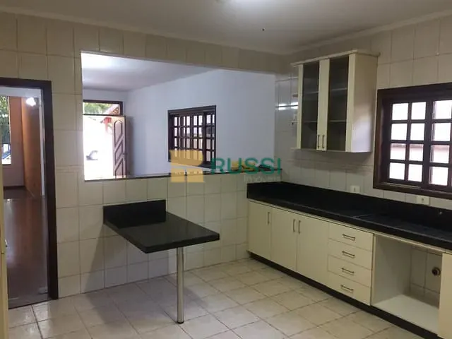 Casa com 252m² 3 quartos e 3 banheiros, à venda, no bairro Urbanova em São José dos Campos