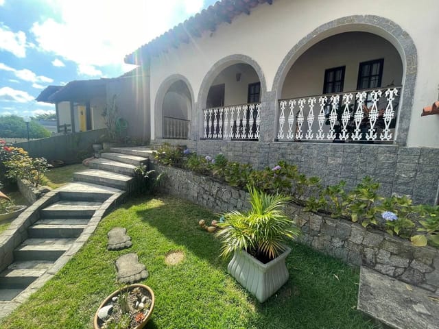 Casa com 320m² 4 quartos e 3 banheiros, à venda, no bairro Morro São Jorge em Macaé