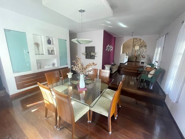 Casa com 320m² 4 quartos e 3 banheiros, à venda, no bairro Morro São Jorge em Macaé