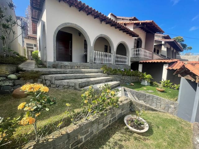 Casa com 320m² 4 quartos e 3 banheiros, à venda, no bairro Morro São Jorge em Macaé