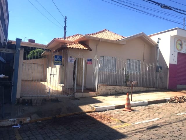 Foto do Casa - Casa para Locação
Centro, Guaxupé
3 dormitórios, 1 sala, 2 vagas | Guaxupé Imóveis Ltda