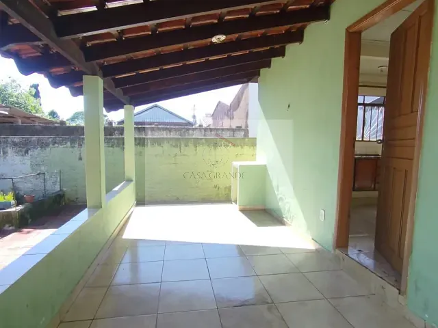 Casa 2 quartos e 2 banheiros, para alugar, no bairro Vila Operária em Rolândia