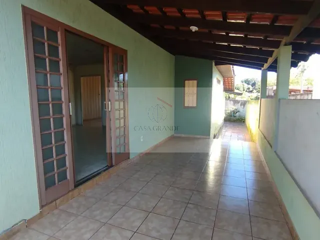 Casa 2 quartos e 2 banheiros, para alugar, no bairro Vila Operária em Rolândia
