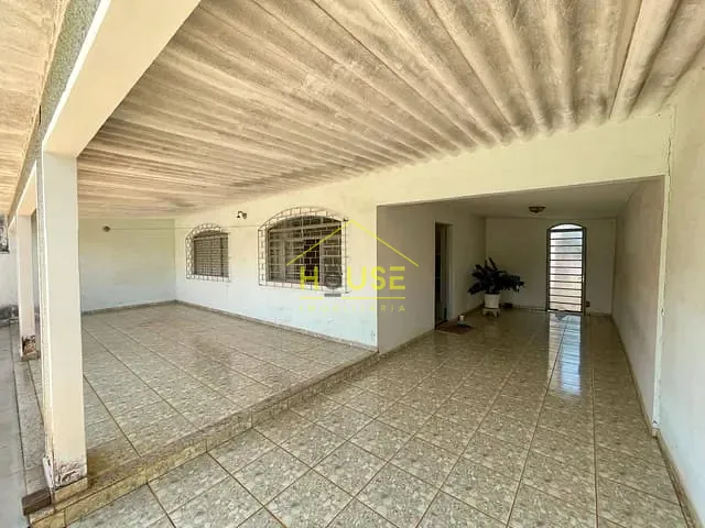 Casa com 250m² 3 quartos e 2 banheiros, à venda, no bairro Vila América em Votuporanga