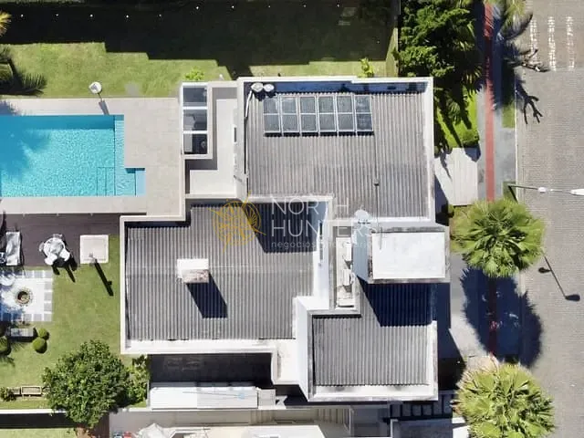 Casa com 450m² 3 quartos e 4 banheiros, à venda ou para alugar, no bairro Jurerê Internacional em Florianópolis