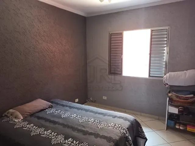 Casa com 250m² 3 quartos e 2 banheiros, à venda, no bairro Parque São Vicente em Mauá