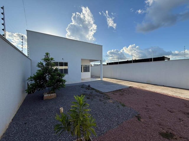 Casa com 300m² 2 quartos e 1 banheiro, à venda, no bairro Jardim Bougainville em Sinop