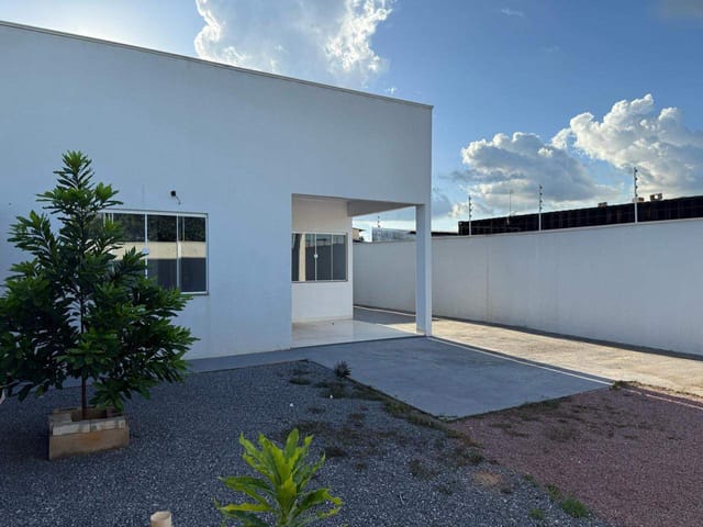 Casa com 300m² 2 quartos e 1 banheiro, à venda, no bairro Jardim Bougainville em Sinop