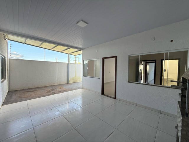 Casa com 300m² 2 quartos e 1 banheiro, à venda, no bairro Jardim Bougainville em Sinop