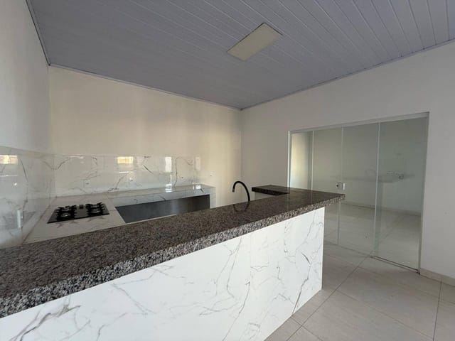 Casa com 300m² 2 quartos e 1 banheiro, à venda, no bairro Jardim Bougainville em Sinop