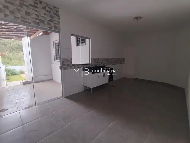 Casa 3 quartos e 2 banheiros, para alugar, no bairro Centenário em Lavras