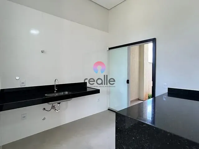 Casa com 250m² 3 quartos e 2 banheiros, à venda, no bairro Novo Santos Dumont em Lagoa Santa