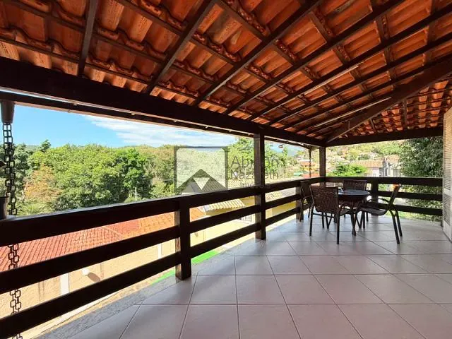 Casa com 420m² 4 quartos e 4 banheiros, à venda, no bairro Badu em Niterói