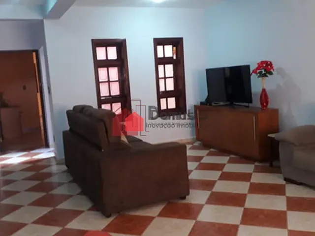 Casa com 392m², à venda, no bairro São Benedito em Pindamonhangaba