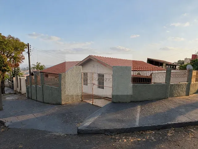 Casa com 308m² 2 quartos e 1 banheiro, para alugar, no bairro Jardim Arnaldo Busato em Rolândia