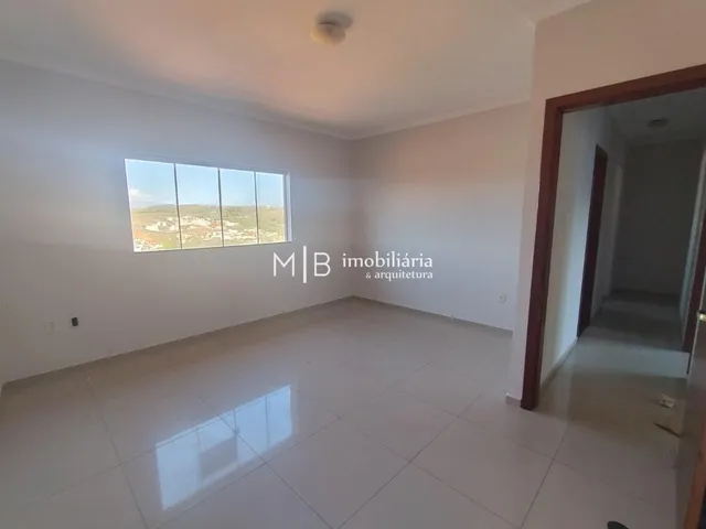 Casa 3 quartos e 2 banheiros, para alugar, no bairro Jardim América em Lavras