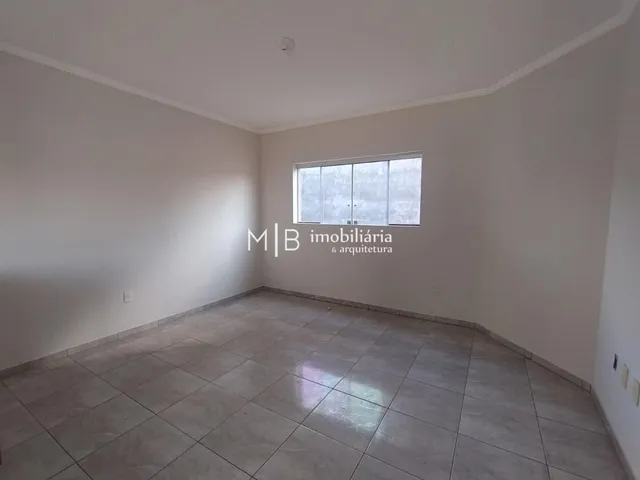 Casa 3 quartos e 2 banheiros, para alugar, no bairro Jardim América em Lavras
