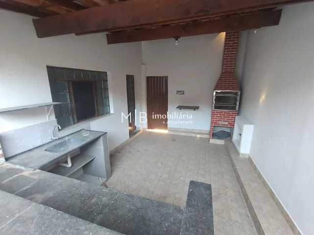 Casa 3 quartos e 2 banheiros, para alugar, no bairro Jardim América em Lavras