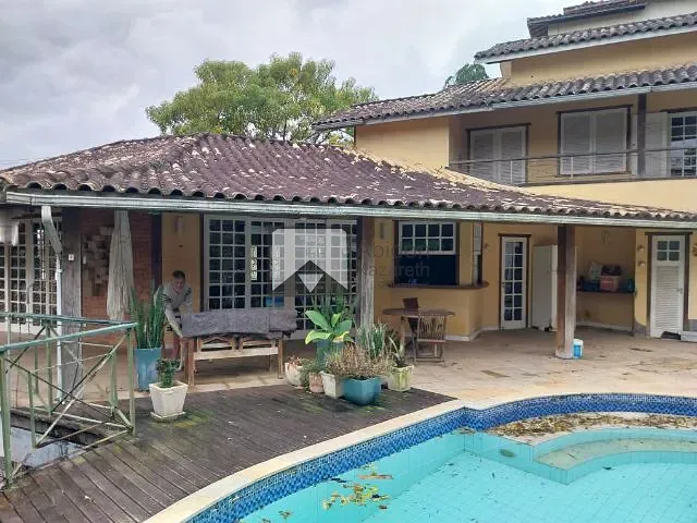 Casa com 860m² 5 quartos e 4 banheiros, à venda, no bairro Badu em Niterói