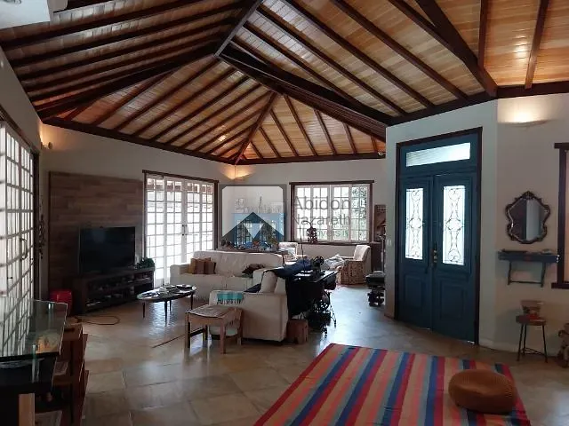 Casa com 860m² 5 quartos e 4 banheiros, à venda, no bairro Badu em Niterói
