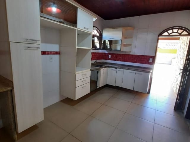 Casa com 895m² 3 quartos e 3 banheiros, à venda, no bairro Centro em Macaé