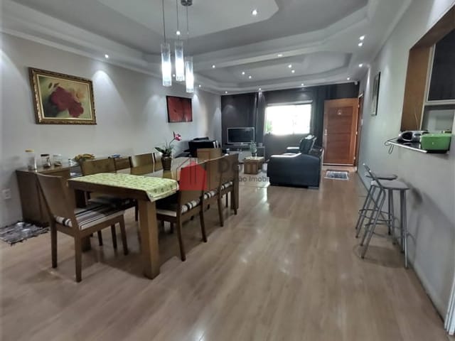 Casa com 250m², à venda, no bairro Alto do Cardoso em Pindamonhangaba