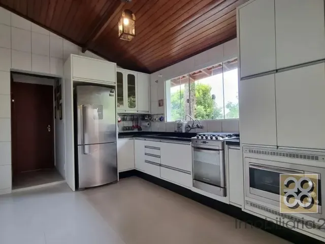Casa 4 quartos e 2 banheiros, à venda, no bairro Barreirinha em Curitiba