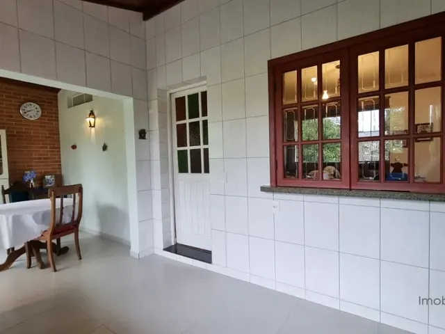 Casa 4 quartos e 2 banheiros, à venda, no bairro Barreirinha em Curitiba