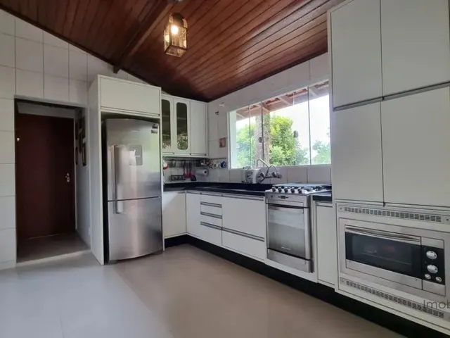 Casa 4 quartos e 2 banheiros, à venda, no bairro Barreirinha em Curitiba