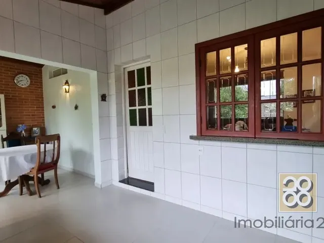 Casa 4 quartos e 2 banheiros, à venda, no bairro Barreirinha em Curitiba