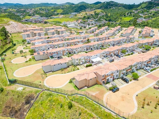 Casa com 150m² 3 quartos e 3 banheiros, à venda, no bairro Chácara do Solar III em Santana de Parnaíba