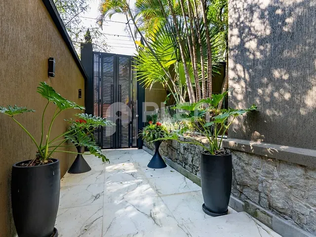 Casa com 1300m² 5 quartos e 10 banheiros, para alugar, no bairro Morumbi em São Paulo