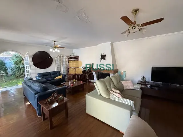 Casa com 900m² 5 quartos e 6 banheiros, à venda, no bairro Jardim Esplanada em São José dos Campos