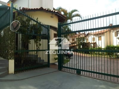 Casa, 4 quartos, 225 m² - Foto 1