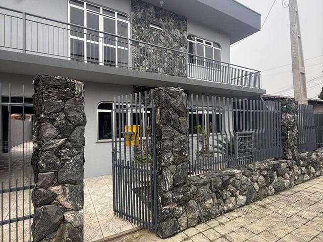 Casa 3 quartos e 2 banheiros, para alugar, no bairro São Vicente em Itajaí