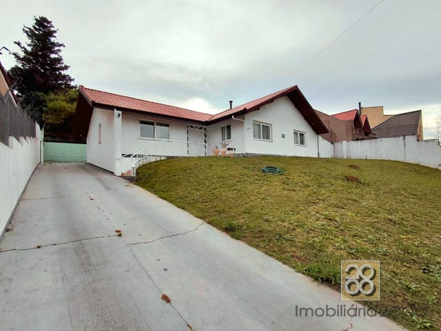 Casa 3 quartos e 2 banheiros, para alugar, no bairro Vista Alegre em Curitiba