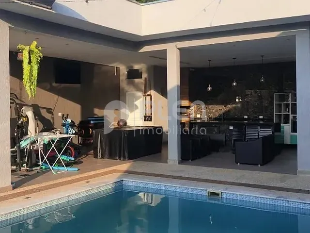 Casa 4 quartos e 6 banheiros, à venda, no bairro Jardim Peri em São Paulo