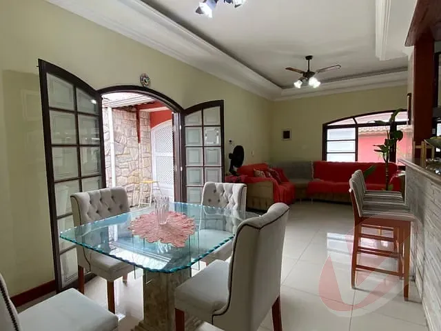 Casa com 324m² 4 quartos e 1 banheiro, à venda, no bairro Caiçara em Praia Grande