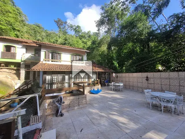Casa com 1600m² 4 quartos e 4 banheiros, à venda, no bairro Vila Progresso em Niterói
