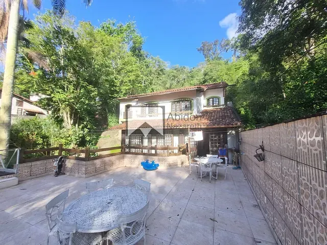 Casa com 1600m² 4 quartos e 4 banheiros, à venda, no bairro Vila Progresso em Niterói